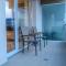 MoHost Urban - Chic Stay Overlooking the Mountains