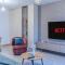 MoHost Urban - Chic Stay Overlooking the Mountains
