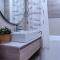MoHost Urban - Chic Stay Overlooking the Mountains