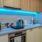 MoHost Urban - Chic Stay Overlooking the Mountains