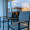 MoHost Urban - Chic Stay Overlooking the Mountains