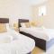 Cambridge 4 Bedroom Sleeps 9 Wi-Fi Garden, LONG STAYS ACCEPTED- Orchid House