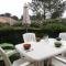 Maison moderne entre forêt et océan, avec jardin et terrasse. - FR-1-239-425