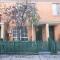 Cosmo Place - Pet Friendly with Private Yard