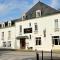 Le Lion dOr - Logis Hotels - Hotel 2 étoiles et restaurant
