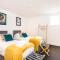 Super Size Static Duplex Barge 3 double bedrooms plus 3 triple bedrooms all with modern en-suites