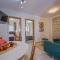 Two-Bedroom Apartment In Peroj
