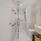 Elegant City Escape 1-Bedroom Riverfront Stay