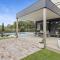 Coastmere at Rye - Luxury Poolside Retreat