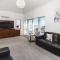 Holiday on Hamblyn - 2 BR home near Fitzroy Beach