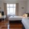 Fabulous In Fitzroy - seconds to Fitzroy Beach