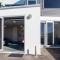 Hobson Hot Spot - enjoy stunning sea views