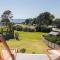 Aqua Vista On Arden - beachfront bach in Oakura