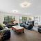 Seven By The Sea - stylish apartment near port