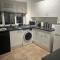 A Home from Home -2 Bed Flat & Free Driveway Parking