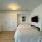 Refurbished Kensington Studio with Balcony near Tube