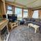 Superb Caravan With Decking Close To Hunstanton Beach In Norfolk Ref 23060S