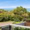 Seaside Luxury: Private Pool and Stunning Views