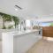 Seaside Luxury: Private Pool and Stunning Views