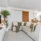 Amalfi on Alex: Seaside 2 Bedroom Retreat