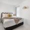 Amalfi on Alex: Seaside 2 Bedroom Retreat