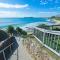 Amalfi on Alex: Seaside 2 Bedroom Retreat