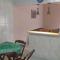 Linda casa Edícula "fundos do terreno" com piscina