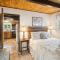 Lakefront Cozy Cabin on the Cove