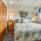 Ocean Shores Condo with Balcony Less Than 1 Mi to Beach!