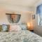 Ocean Shores Condo with Balcony Less Than 1 Mi to Beach!