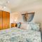 Ocean Shores Condo with Balcony Less Than 1 Mi to Beach!