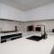 Luxury CBD Darlinghurst Apartment with Rooftop BBQ Area Pool Sauna Gym