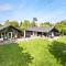 5 Bedroom Stunning Home In Tisvildeleje