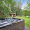 Weekend at Bernies! *Pet friendly!* **Hot tub**