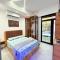 446 Private Suite, Center