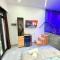 446 Private Suite, Center