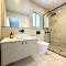 Aalto Retreat One - Chic Modern Close to Everything