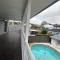 Cosy Queen Room with Balcony Access and Pool - SW6