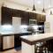 Unbeatable Location Golden Condo - Walk Everywhere