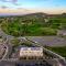 Unbeatable Location Golden Condo - Walk Everywhere