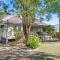 Scarness Cottage - Serene Queenslander by the Sea