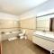 Seasons Retreat with pool and gym-2BR