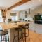Riverside Cottage-Uk41439