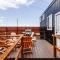 NEW Stunning Tiny Home w private deck firepit BBQ