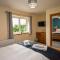 Aurora - Self Catering, Kirkwall, Quiet Location with Luxury Hot Tub