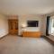 Aurora - Self Catering, Kirkwall, Quiet Location with Luxury Hot Tub
