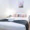 Skyline Serenity 1 Bedroom with Pool Spa Gym