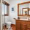 Peppy View Beach House, Ocean Views and Family Fun