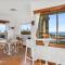 Peppy View Beach House, Ocean Views and Family Fun