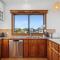 Peppy View Beach House, Ocean Views and Family Fun